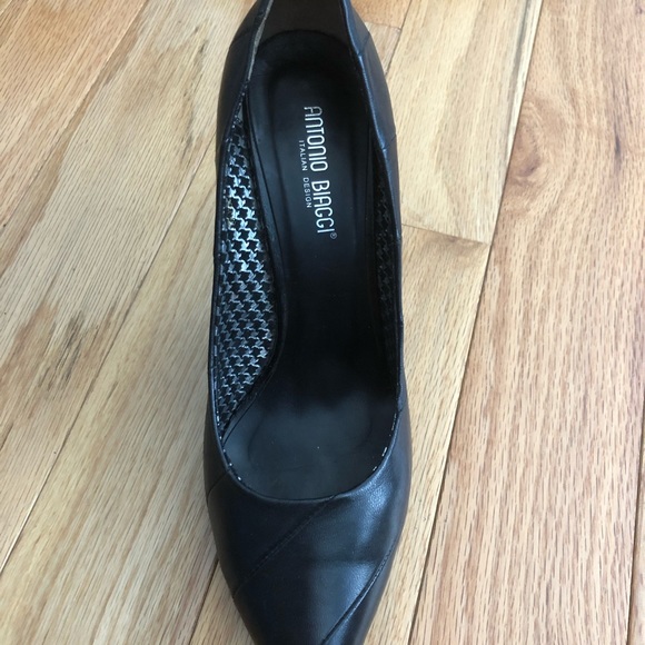 Black leather pumps , - Picture 2 of 10